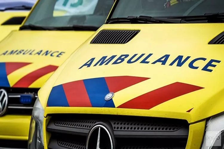 Auto schept 13-jarige fietser in Kolhorn: jongen naar ziekenhuis