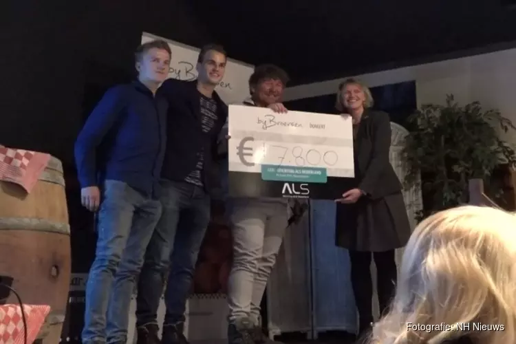 Eerste kistje Noord-Hollandse asperges levert 17.800 euro op voor stichting ALS