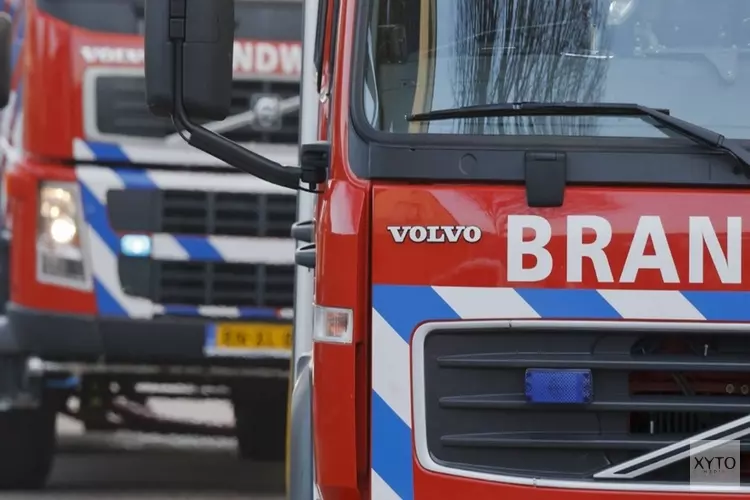 Auto door brand verwoest in Burgerbrug