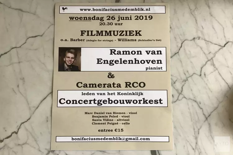 Medemblikker meesterpianist Ramon van Engelenhoven  speelt filmmuziek in Bonifaciuskerk