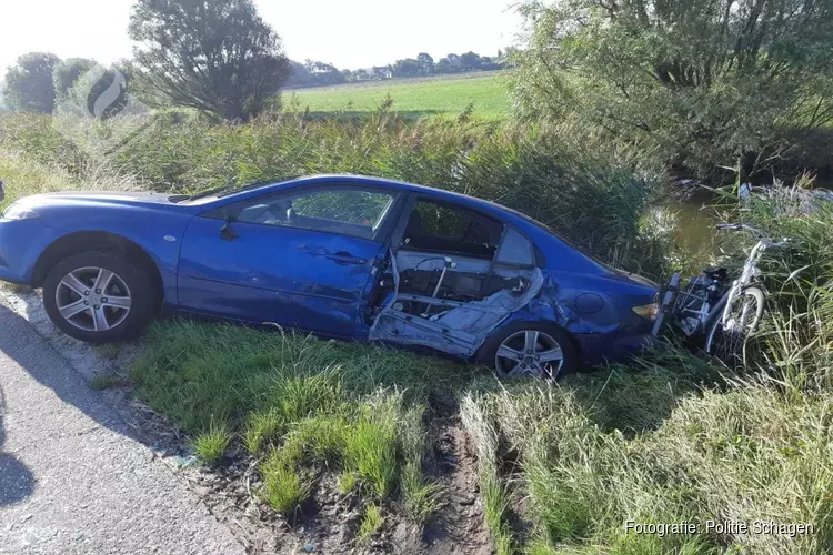 Botsing tussen tractor en auto in Warmenhuizen