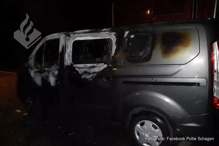 Bus van kermisexploitant uitgebrand in &#39;t Zand: "Had heel anders kunnen aflopen"
