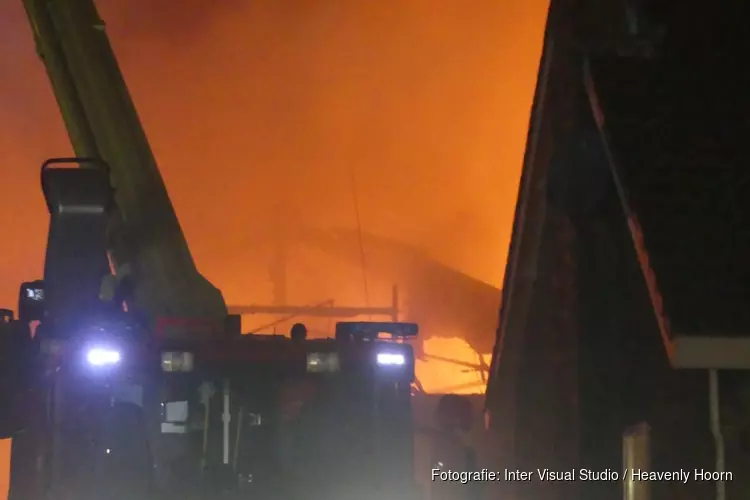 Grote brand in Sint Maartensvlotbrug: vlammenzee in aantal schuren