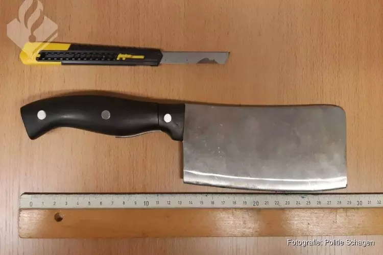 Politie Schagen vindt slagersmes in scooter 17-jarige jongen: "Ik hou gewoon van koken"
