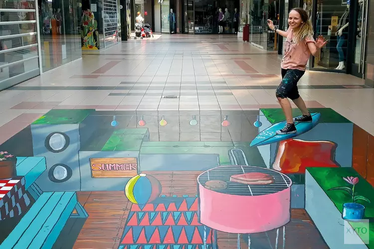 Waarlandse kunstenares maakt streetart in Winkelcentrum Broekerveiling
