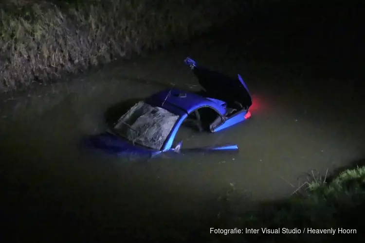 Auto te water in Schagerbrug