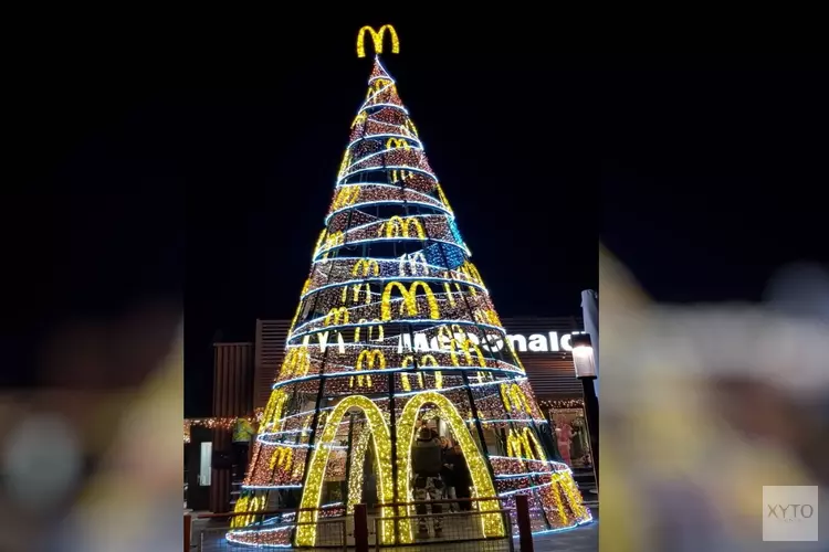 Mega kerstboom bij Mc-Donalds Schagen