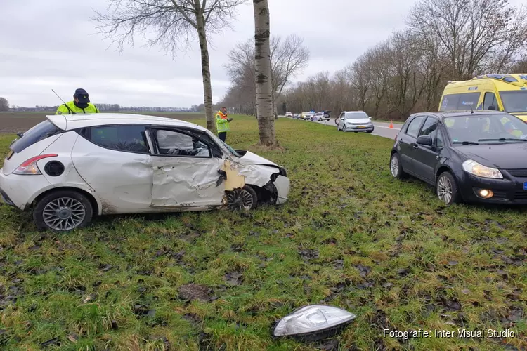 Vrouw zwaargewond na ongeval op de N245 bij Dirkshorn