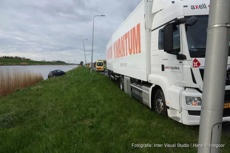 Ongeval met vrachtwagen op N9 bij Julianadorp door inhalende automobilist