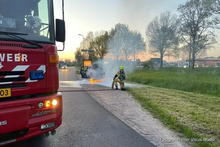 Auto vat vlam in Dirkshorn