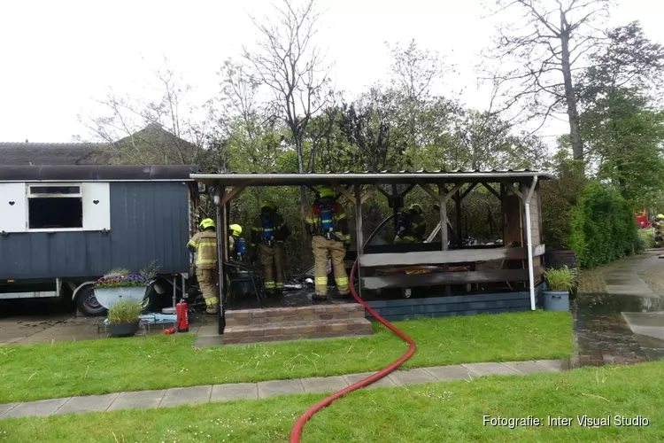 Tuinhuisje brandt volledig uit in Oudesluis