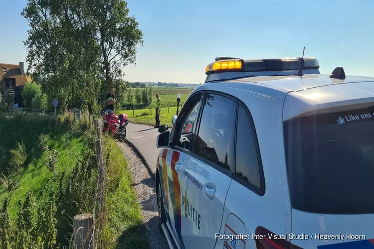 Motorrijder komt ten val door onbekende oorzaak