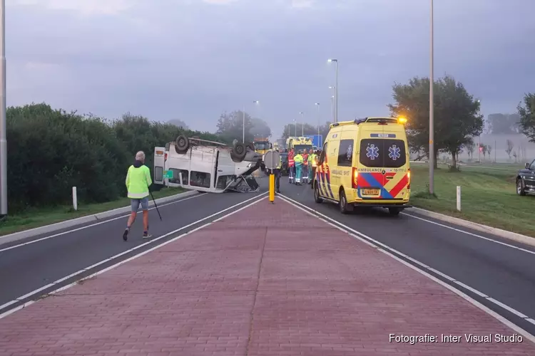 Frontale aanrijding N9 bij Sint Maartensvlotbrug zorgt voor ravage