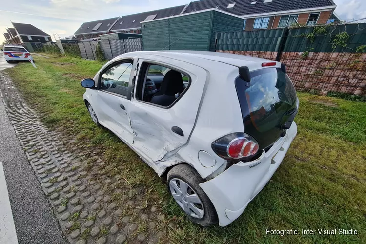 Veel schade bij ongeval door voorrangsfout in Kolhorn