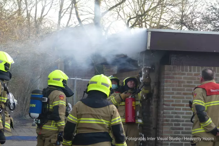 Brand in schuurtje van school in Schagen