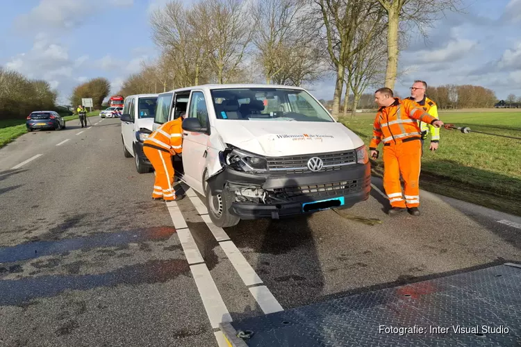 Struisvogel veroorzaakt ongeluk op de Schagerweg in Dirkshorn
