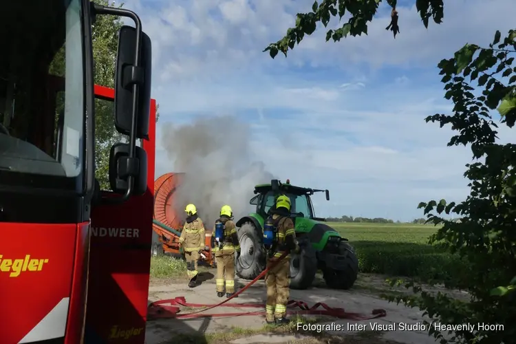 Brand in landbouwmachine in Oudesluis