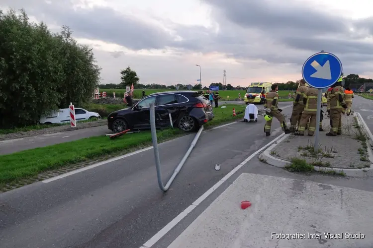 Meerdere gewonden bij frontale botsing in `t Veld