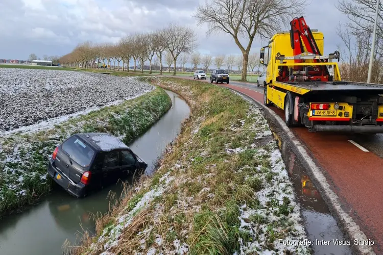 Auto te water aangetroffen in Warmenhuizen