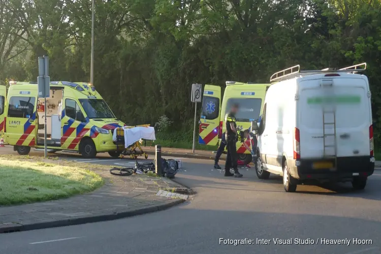 Fietser gewond na aanrijding in Schagen, weg dicht voor sporenonderzoek