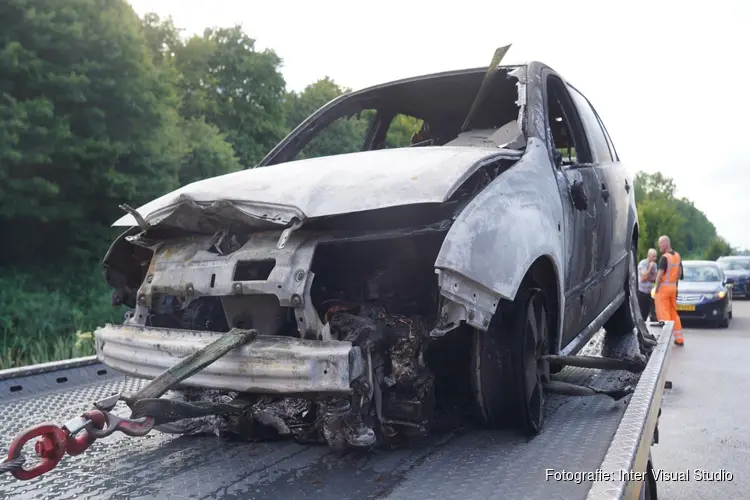 Auto door vlammen gegrepen op Schagerweg