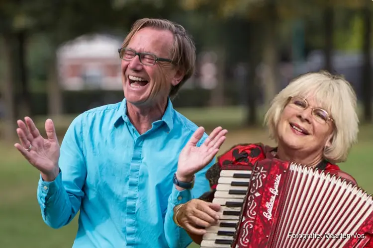 Een avond samen lachen en zingen in Alzheimer Café Schagen