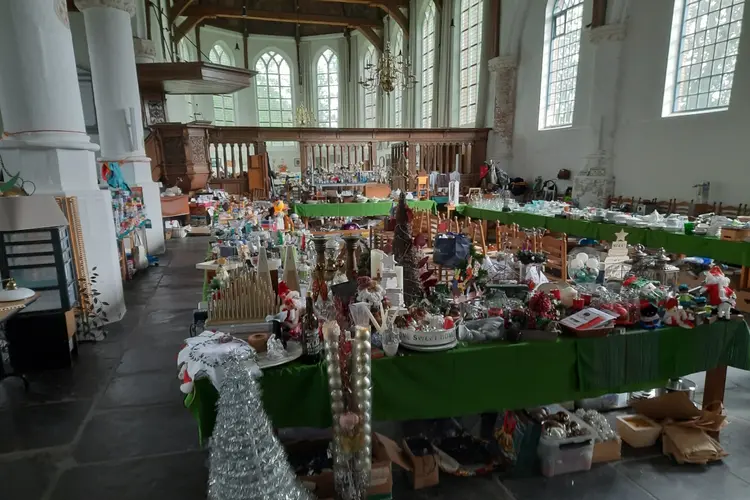 Rommelmarkt laat Oude Ursulakerk leven