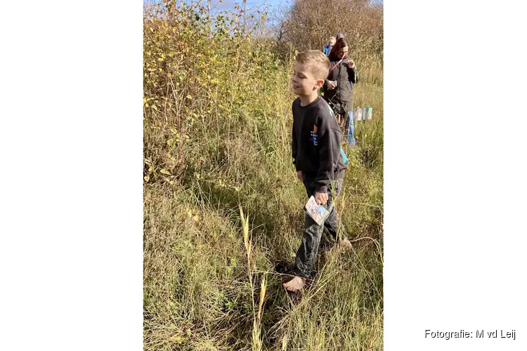 400 bezoekers wilde buitendag van OERRR. Kinderen genieten volop van buiten activiteiten in het Zwanenwater