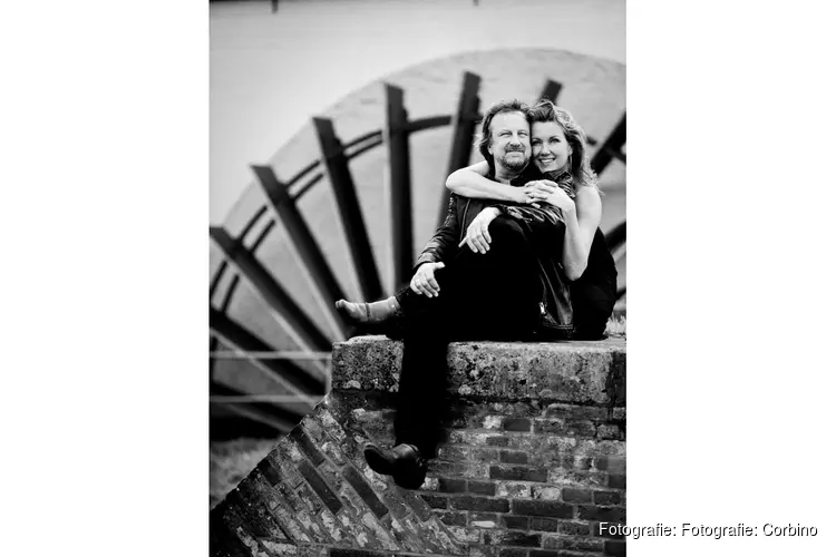 Singer-songwriters Helen Botman & Peter van Vleuten op uitnodiging van VVO in dorpshuis De Kastanjeboom te Dirkshorn