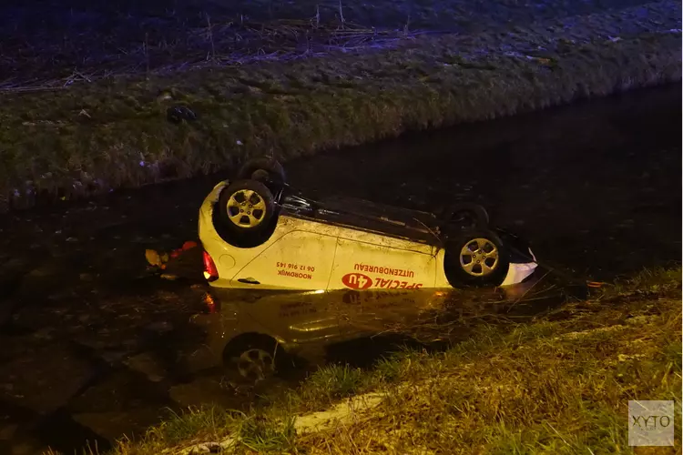 Auto te water in Oudkarspel