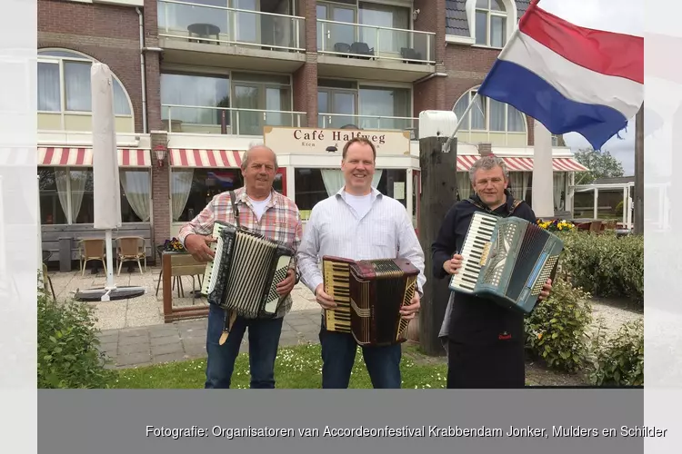 Vierendertigste editie Accordeonfestival Krabbendam  op Vaderdag in Burgerbrug