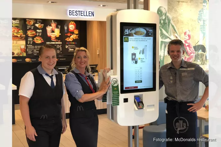 McDonald’s restaurant Den Helder McDrive start met persoonlijke bediening aan tafel
