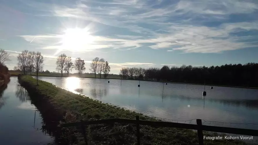 In Kolhorn zijn ze er klaar voor: ijsbaan alvast onder water gezet